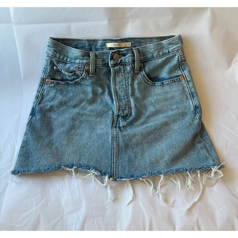 Levi's Icon Skirt Light Wash Denim Mini Skirt Size 25 Frayed Raw Hem